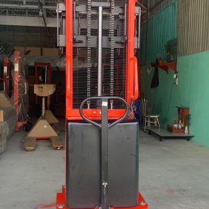 Xe Nâng Bán Tự động 1 Tấn